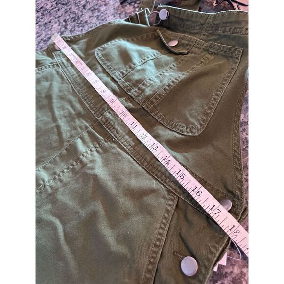 Tinseltown Green Denim Overalls Size M Casual One-Piece bib shorts - Picture 9 of 11